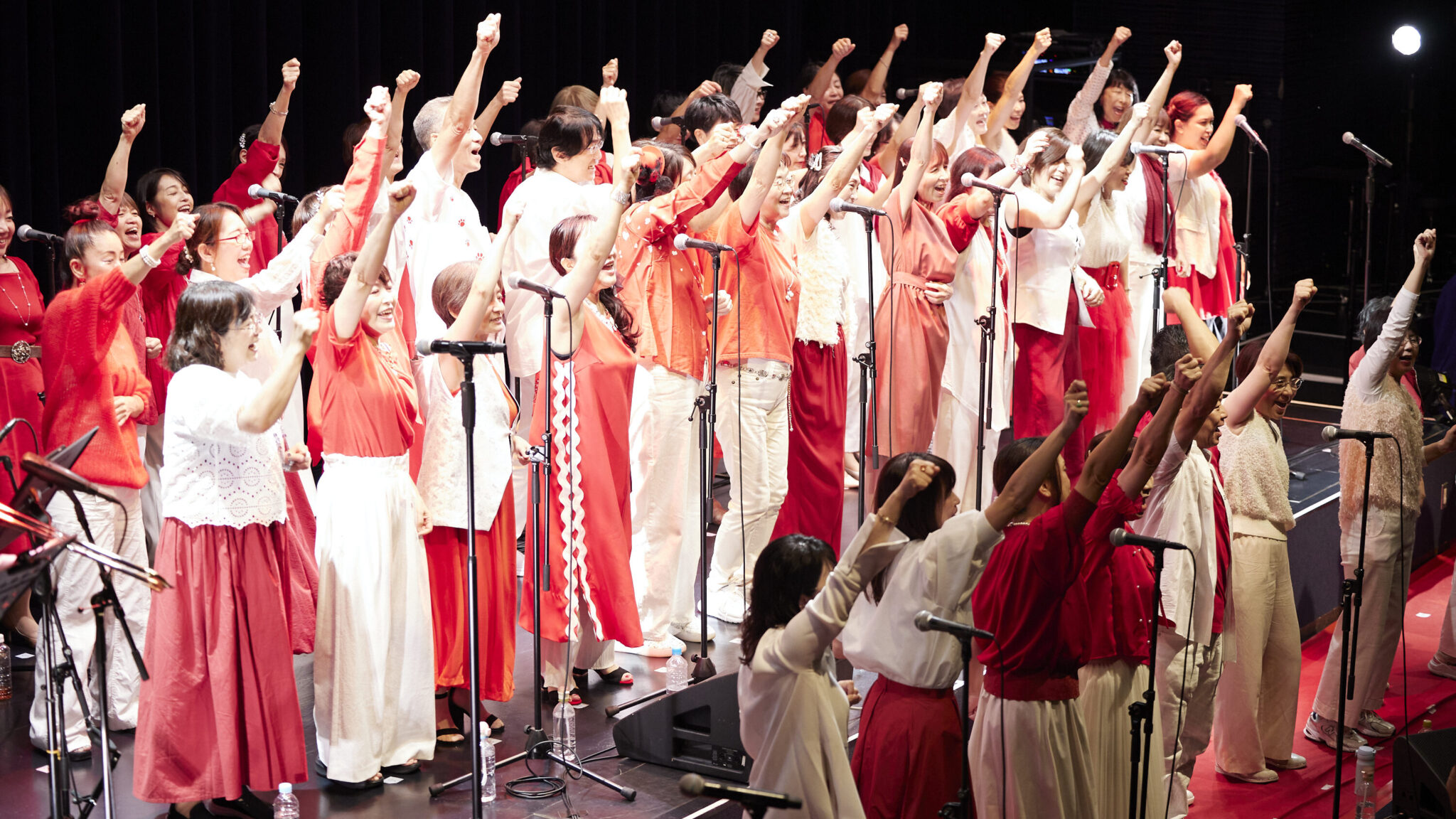 ビルボードライブ東京で開催されたソウルバードミュージックスクール・ポピュラーハーモニーコース生のコンサート出演風景