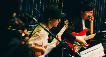 ビルボードライブ大阪で開催されたソウルバードミュージックスクールコンサートのミュージシャンの出演風景