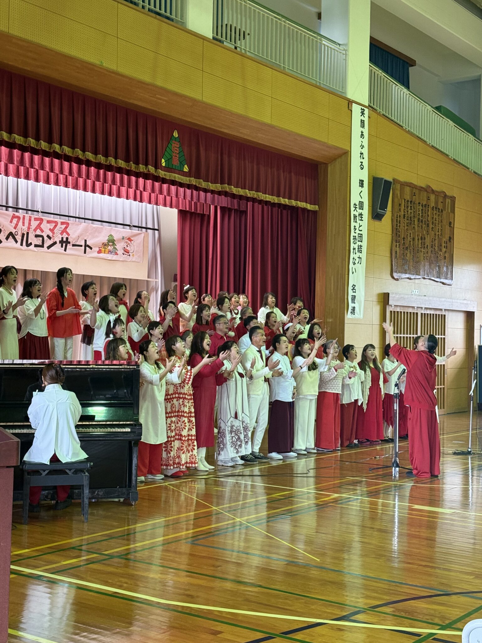 石垣市立名蔵小中学校でゴスペルを演奏するソウルバードミュージックスクール