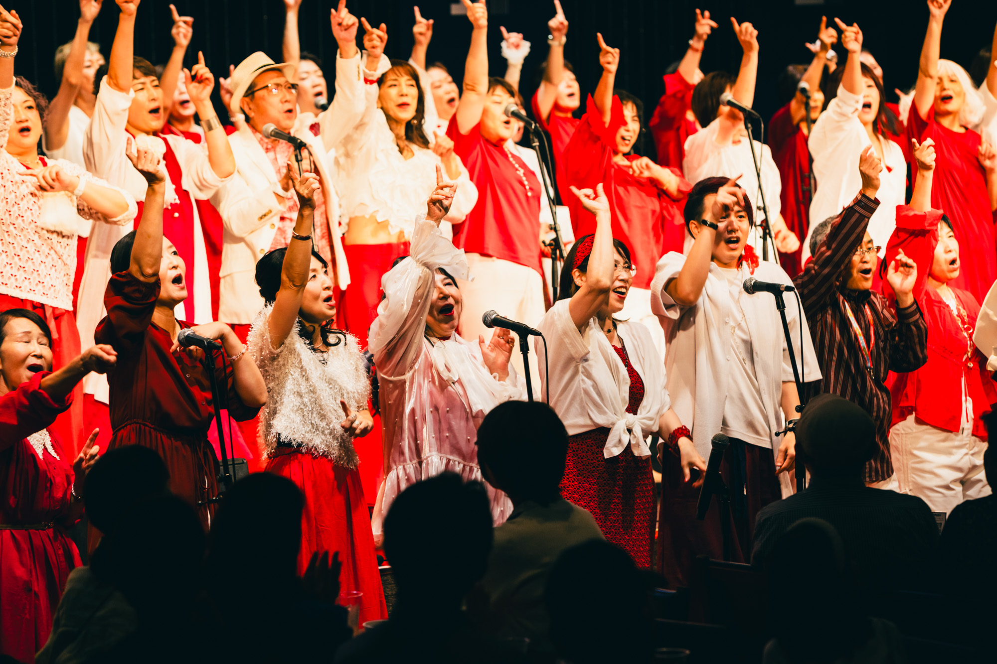 ビルボードライブ大阪で開催されたソウルバードミュージックスクール・ポピュラーハーモニーコース生のコンサート出演風景